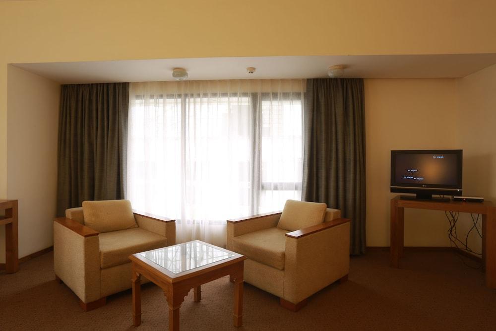 The Avenue Regent Hotel Kochi Екстериор снимка
