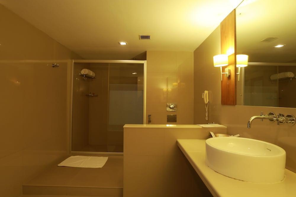 The Avenue Regent Hotel Kochi Екстериор снимка